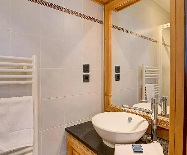 Le Paradis 2, Alpes Agency, Chamonix, Sleeps 4-5 * Chamonix