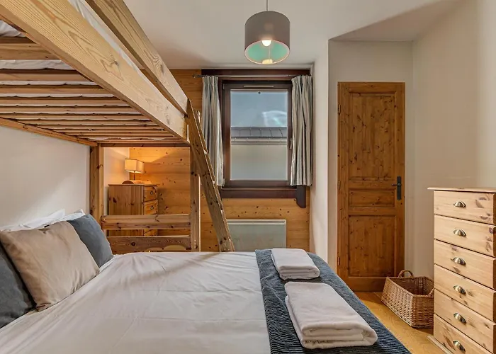 Le Paradis 2, Alpes Agency, Chamonix, Sleeps 4-5 *