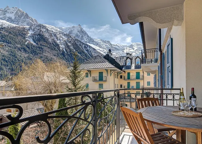 Le Paradis 2, Alpes Agency, Chamonix, Sleeps 4-5 Chamonix