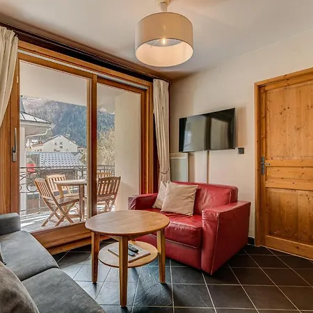 Apartment Le Paradis 2, Alpes Agency, Central Chamonix, Sleeps 4-5 *