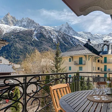 Apartment Le Paradis 2, Alpes Agency, Central Chamonix, Sleeps 4-5