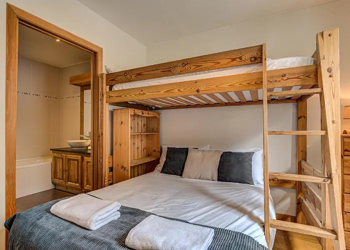 Apartment Le Paradis 2, Alpes Agency, Central Chamonix, Sleeps 4-5 * Chamonix