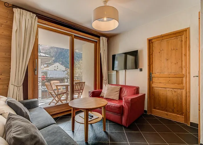 Apartment Le Paradis 2, Alpes Agency, Central Chamonix, Sleeps 4-5 *