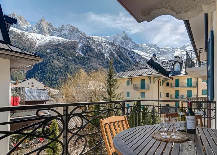 Apartment Le Paradis 2, Alpes Agency, Central Chamonix, Sleeps 4-5