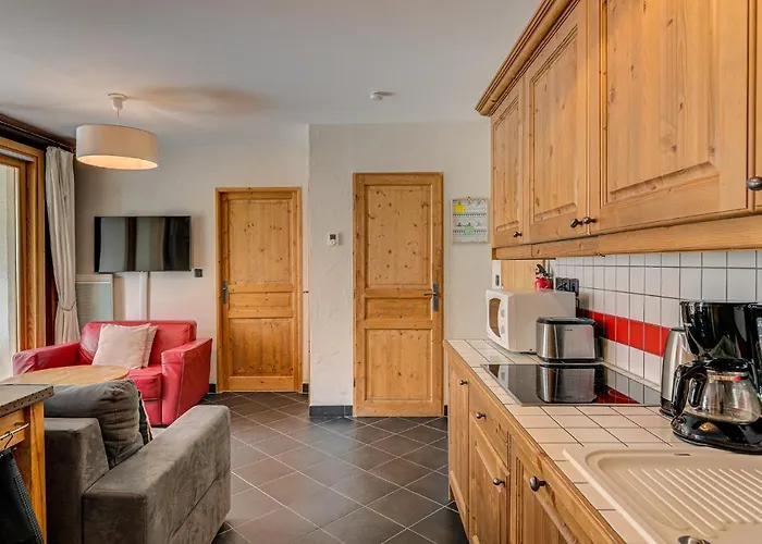 Apartment Le Paradis 2, Alpes Agency, Central Chamonix, Sleeps 4-5 *